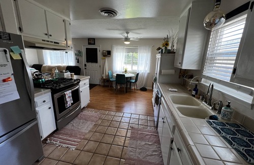 Tehachapi House | Cute mountain town, 3-5 mins from hospital, freeway, and downtown