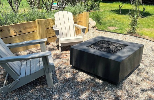 Nantucket Cottage | Cute new stylish one bedroom guest cottage is located 2 miles from town.