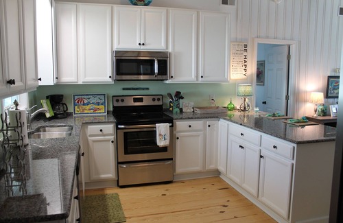 Ocean Isle Beach Cottage | Cute! Newly Remodeled Oib Cottage 2nd Row, 3 Blocks From Pier!