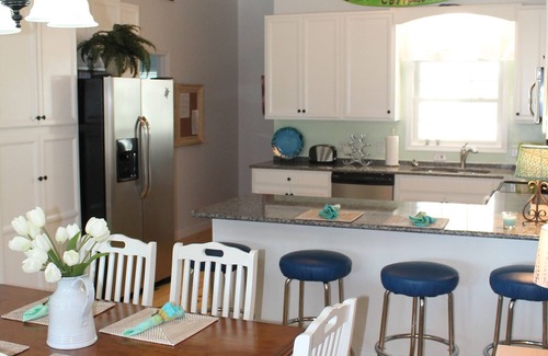 Ocean Isle Beach Cottage | Cute! Newly Remodeled Oib Cottage 2nd Row, 3 Blocks From Pier!
