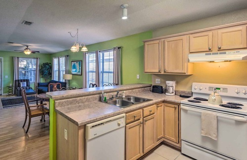 Florida Panhandle House | Cute Pensacola Townhome ~ 9 Mi to Downtown!