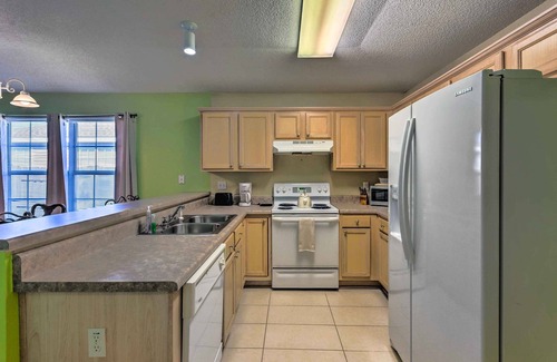Florida Panhandle House | Cute Pensacola Townhome ~ 9 Mi to Downtown!