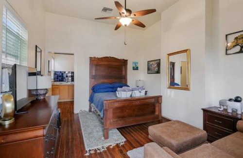 Mid-City House | CUTE QUIET MID-CITY STUDIO - Central Location