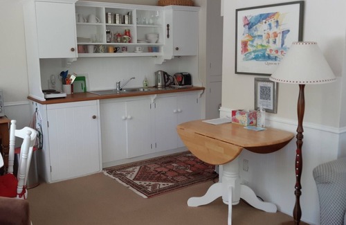 Lake Hayes Apartment | Cute, quirky and cottagey self-contained unit in countryside