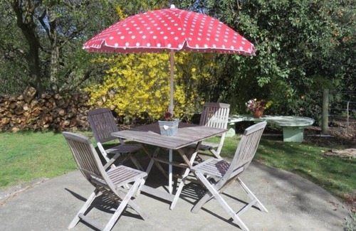 Lake Hayes Apartment | Cute, quirky and cottagey self-contained unit in countryside