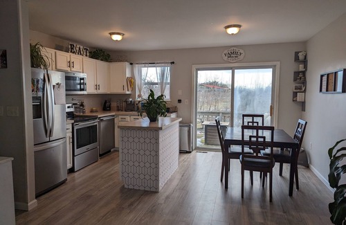 Schuylerville House | Cute Raised Ranch - 15 mins from Saratoga Track