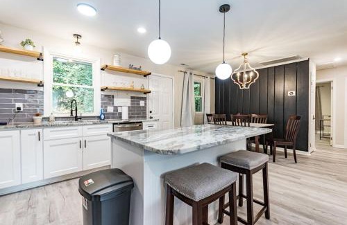 Southeast Raleigh House | Cute ranch with king bed close to dtown Raleigh