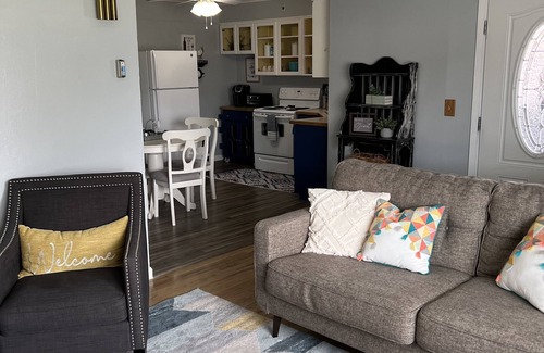 Twin Falls House | cute remodeled 2bed/1bath centrally located in Twin.