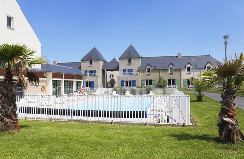 Chateau-Malo House | Cute + Rustic Saint-Malo House | Private Entrance!