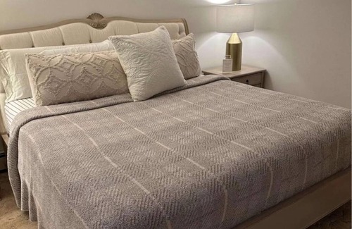 Surrey Bed & Breakfast | Cute semi private suite