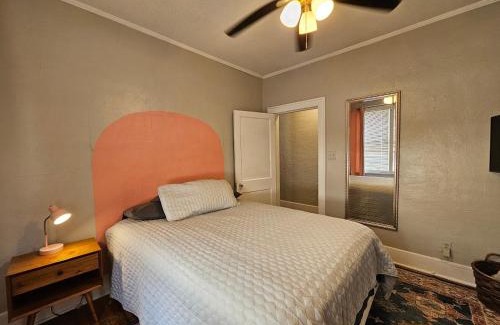 Vollintine-Evergreen Apartment | Cute stay in Memphis