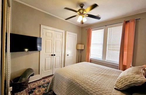 Vollintine-Evergreen Apartment | Cute stay in Memphis