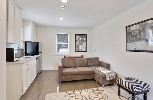 Treme Apartment | Cute Studio 10min to French Quarter, free gated parking.