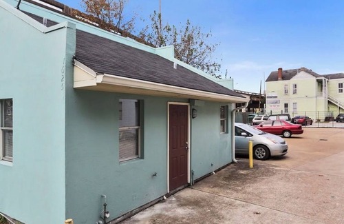 Treme Apartment | Cute Studio 10min to French Quarter, free gated parking.