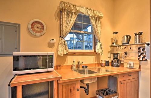 Long Beach Apartment | Cute Studio Abode - Steps to Long Beach Boardwalk!