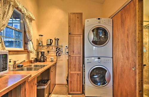 Long Beach Apartment | Cute Studio Abode - Steps to Long Beach Boardwalk!