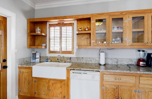 Westside House | Cute studio cottage with central AC and private W/D