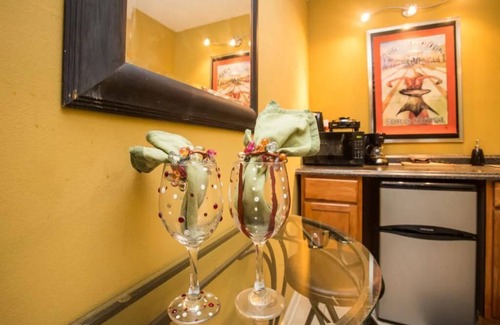 Fillmore Apartment | Cute Studio Guest House near City Park