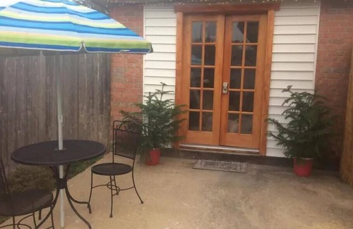 Fillmore Apartment | Cute Studio Guest House near City Park