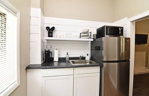 Winter Garden Apartment | Cute Studio on the Bike Trail