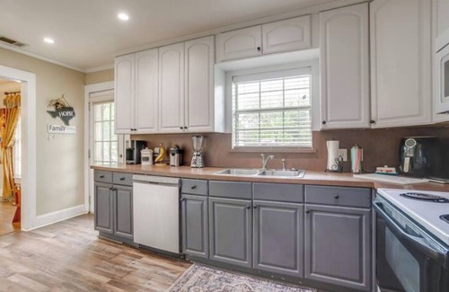 North Richland Hills House | Cute three bedroom one bath home with private pool