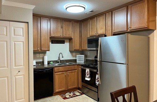 Villa Heights House | Cute Townhome 9 min to Uptown, Queen & Full Beds+YoutubeTV+Redzn