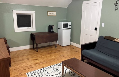 Tisch Mills House | Cute upper unit in the country 21 miles from Green Bay and NFL 2025 draft!