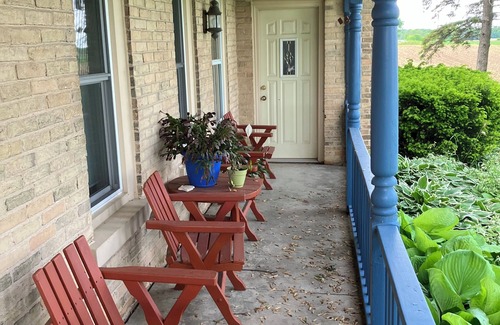 Tisch Mills House | Cute upper unit in the country 21 miles from Green Bay and NFL 2025 draft!