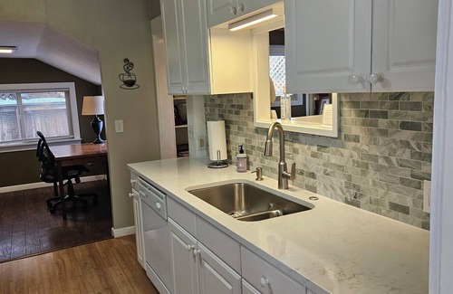 River Terrace House | Cute Westside Craftsman, Walk to Downtown, Large Garage, Cruiser Bikes!