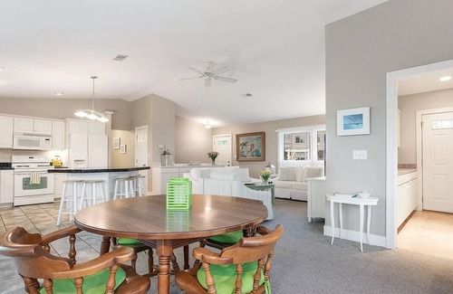 Grand Haven House | Cutest home, close to boardwalk, downtown, restaurants, and beach