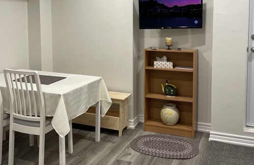 Aurora House | Cuzy 2 bedrooms basement apartment @ Aurora