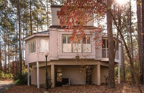Villa Rica Condo | CW Villas at Fairfield | Balcony Queen Studio