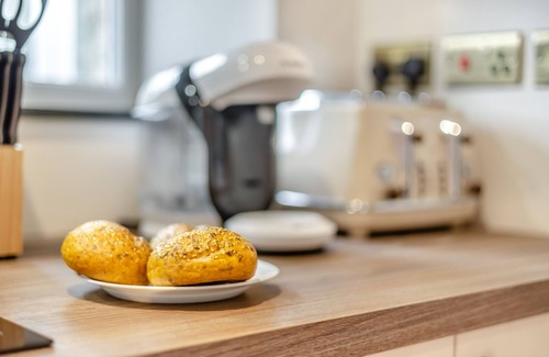 Llwyngwril House | Cwtch Cottage - Three Bedroom House, Sleeps 6
