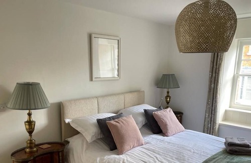 Uppingham House | Cybil's Retreat - 2 bedroom house near town centre with enclosed garden