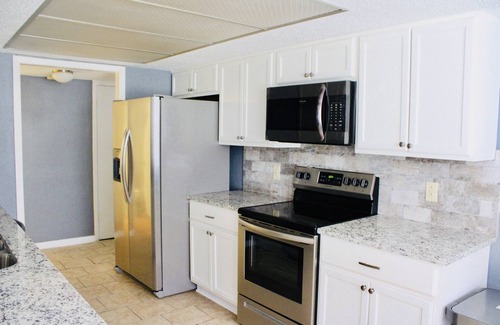 Eckhert Crossing House | CYC (near medical center)