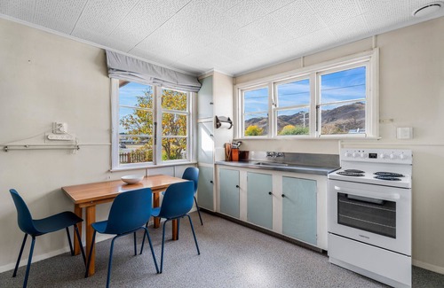 Lowburn House | Cycle and Retreat - Cromwell Holiday Home