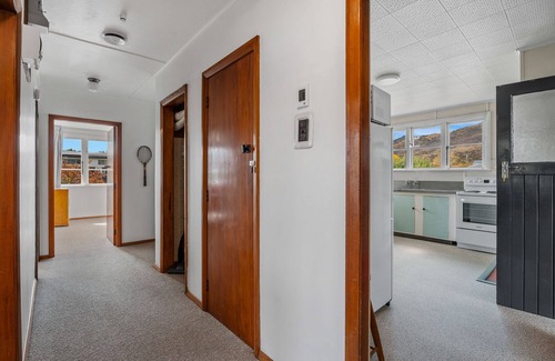 Lowburn House | Cycle and Retreat - Cromwell Holiday Home