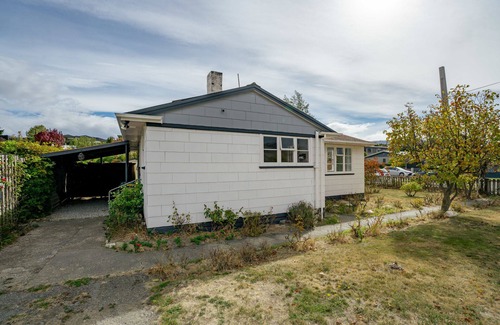 Lowburn House | Cycle and Retreat - Cromwell Holiday Home