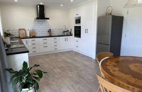 Lowburn House | Cycle trails right on door step, 5 minute walk to shopping center, cafe/Bars.