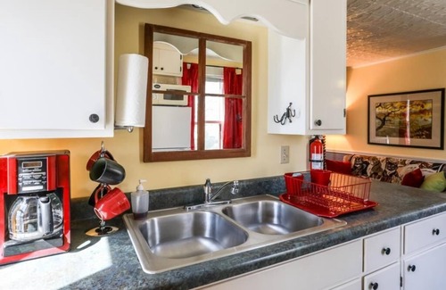 Fredericksburg House | Cyclismo - Suite 2 | Close to Main St. | Wonderful Porch