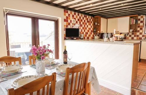 Bala House | CYFFDY COTTAGE - ARAN, pet friendly, with open fire in Parc