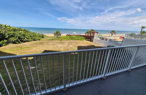 Ormond Beach Manors Condo | Cyndie's oceanfront 1st floor condo