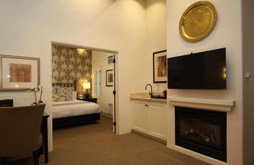 Golden Rectangle Hotel | Cypress Inn