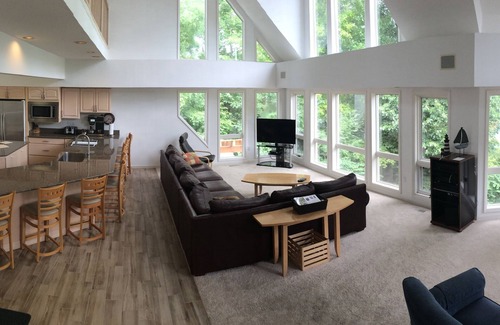 La Follette House | Czarnecky Home - Waterfront Home in Deerfield Resort, Dock, Hot Tub, Firepit