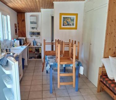 Grayan-Et-L'Hopital House | Dépendance dans la verdure