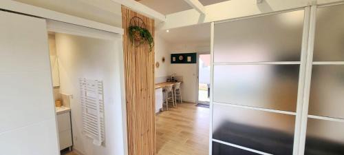 Labastide-Saint-Sernin Apartment | Dépendance de 30 mètres carrés plafond cathédrale