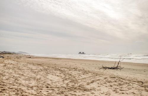 Rockaway Beach House | D & D Ocean Retreat - Meredith Lodging