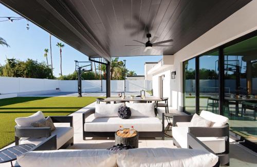Thunderbird Desert Estates House | D&G Retreat-Resort Style Backyard-North Scottsdale