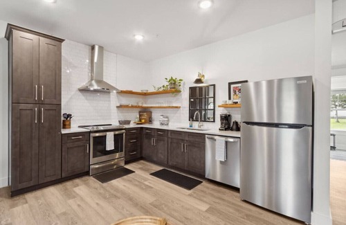 St. Marys Apartment | #D Industrial Vibe - DT - Steps to Shops & Dining