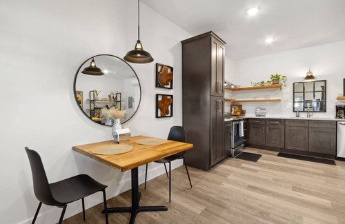 St. Marys Apartment | #D Industrial Vibe - DT - Steps to Shops & Dining